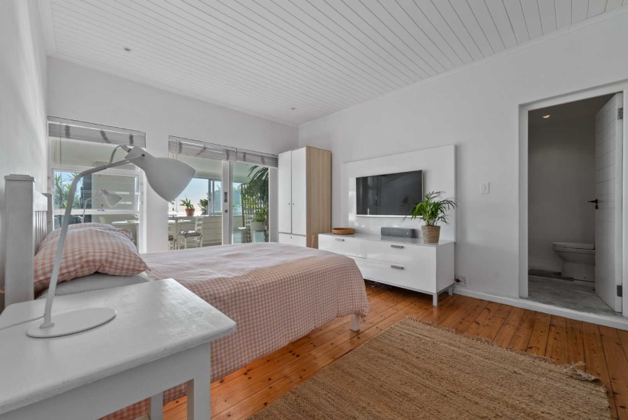 5 Bedroom Property for Sale in Green Point Western Cape
